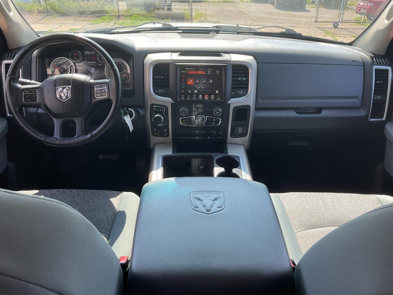 RAM 1500 SLT Crew Cab SWB 4WD 2015