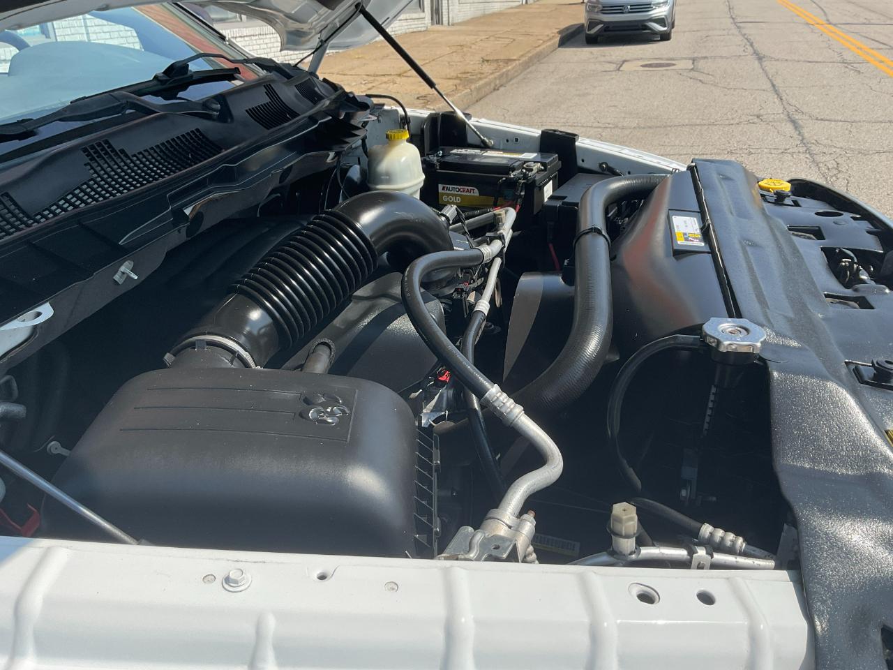 RAM 1500 SLT Crew Cab SWB 4WD 2015