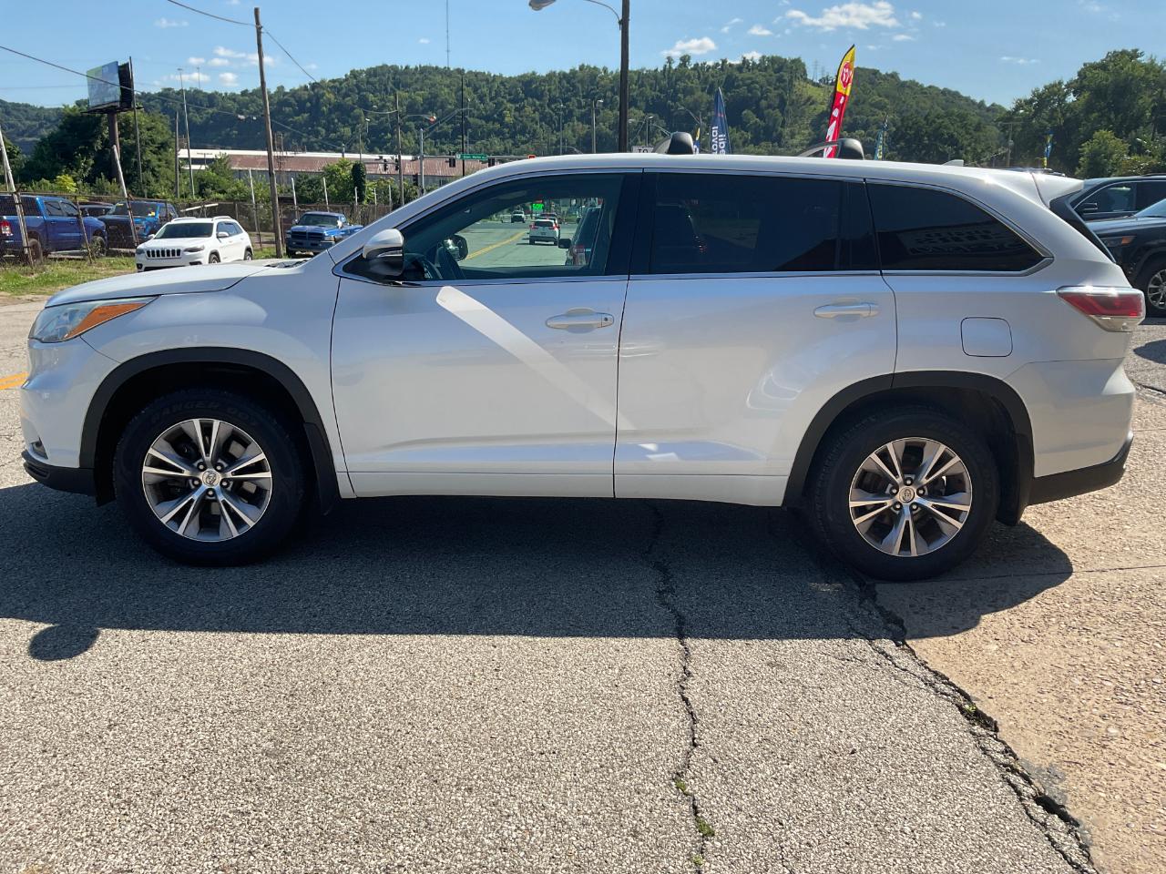 Toyota Highlander LE AWD V6 2015