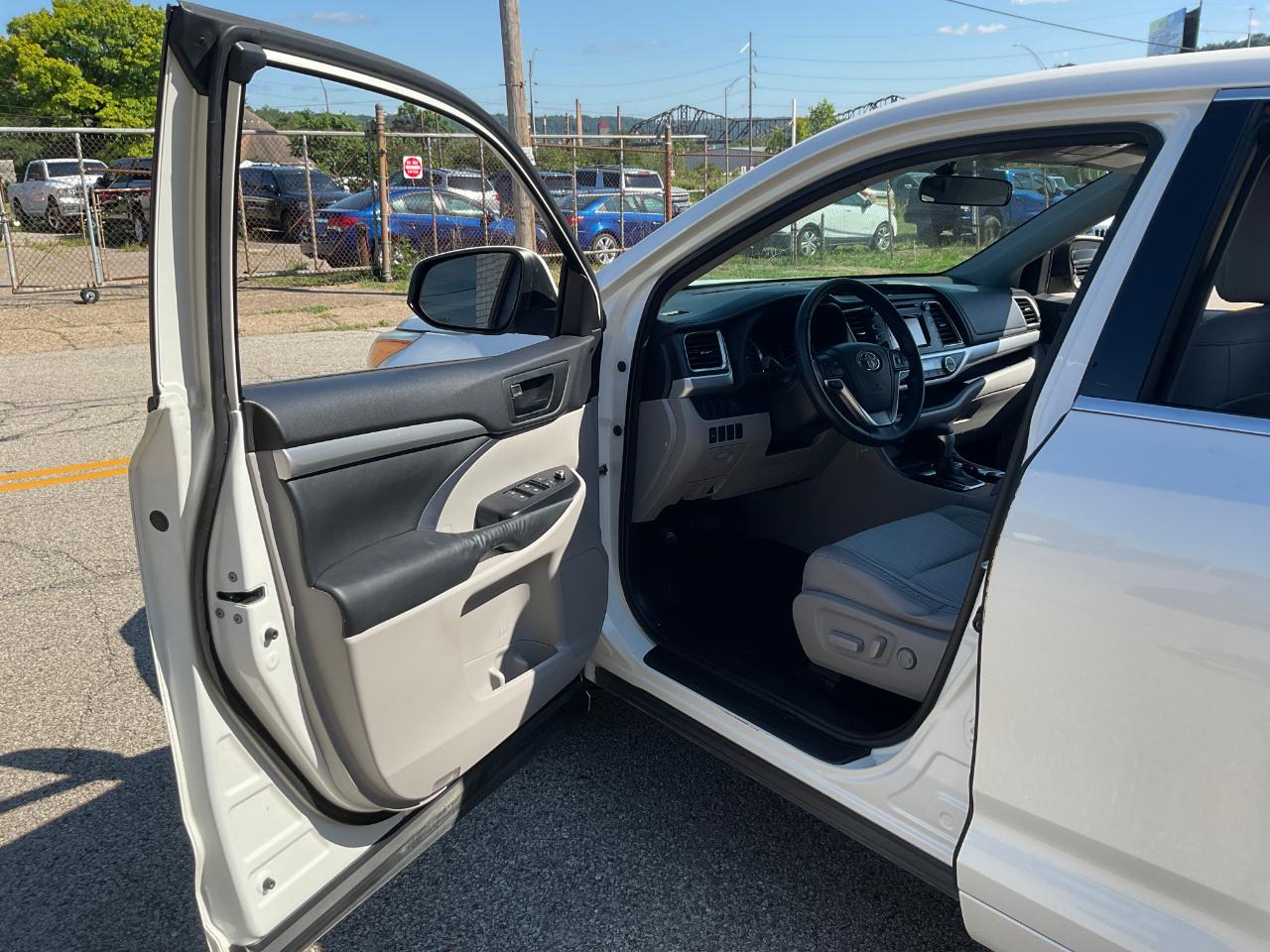 Toyota Highlander LE AWD V6 2015