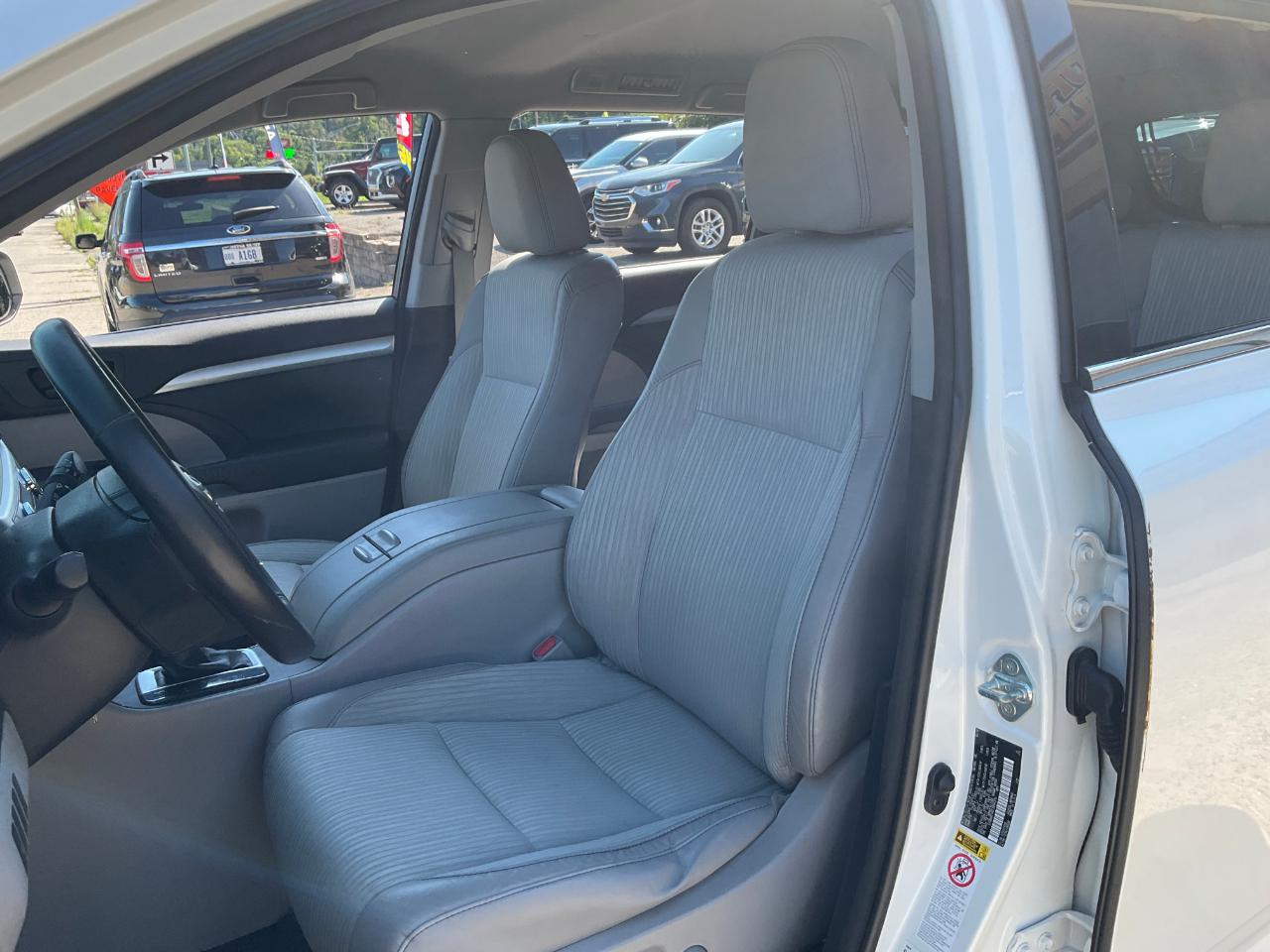 Toyota Highlander LE AWD V6 2015