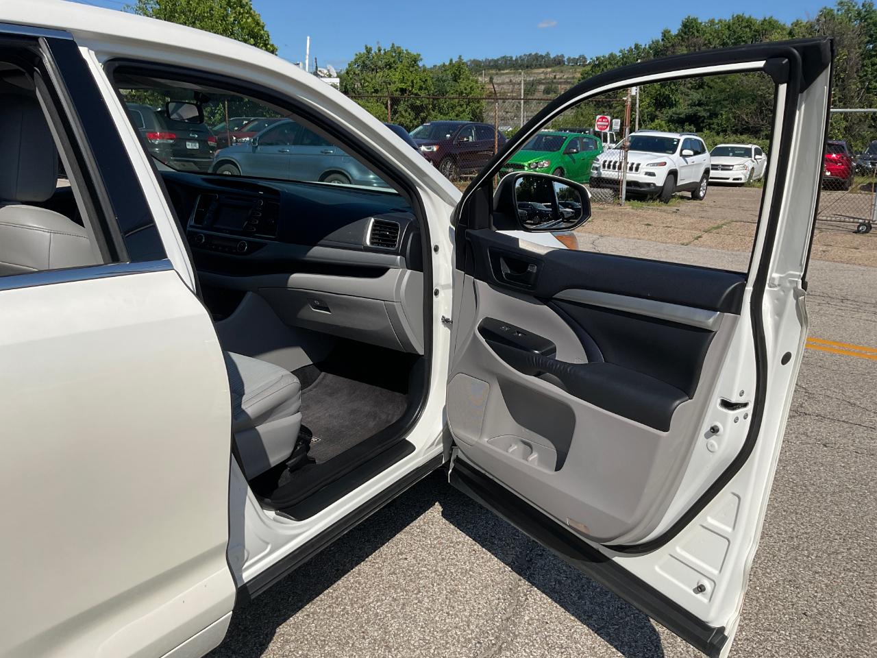 Toyota Highlander LE AWD V6 2015
