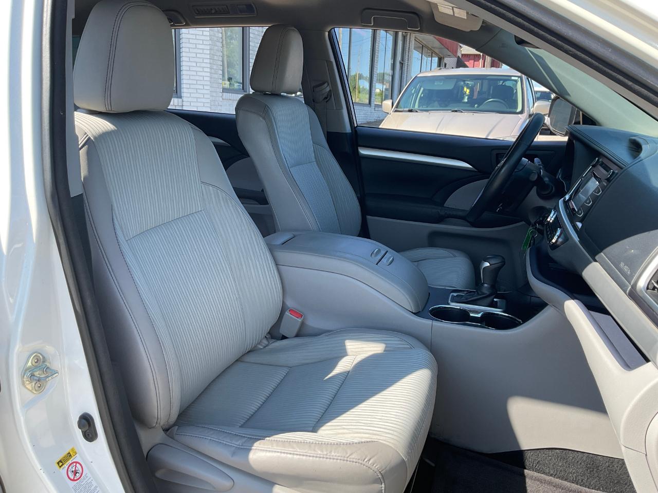 Toyota Highlander LE AWD V6 2015