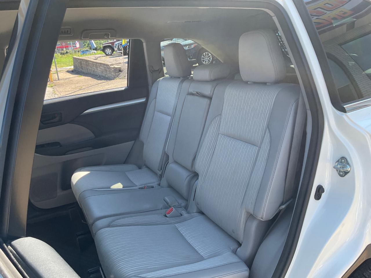 Toyota Highlander LE AWD V6 2015