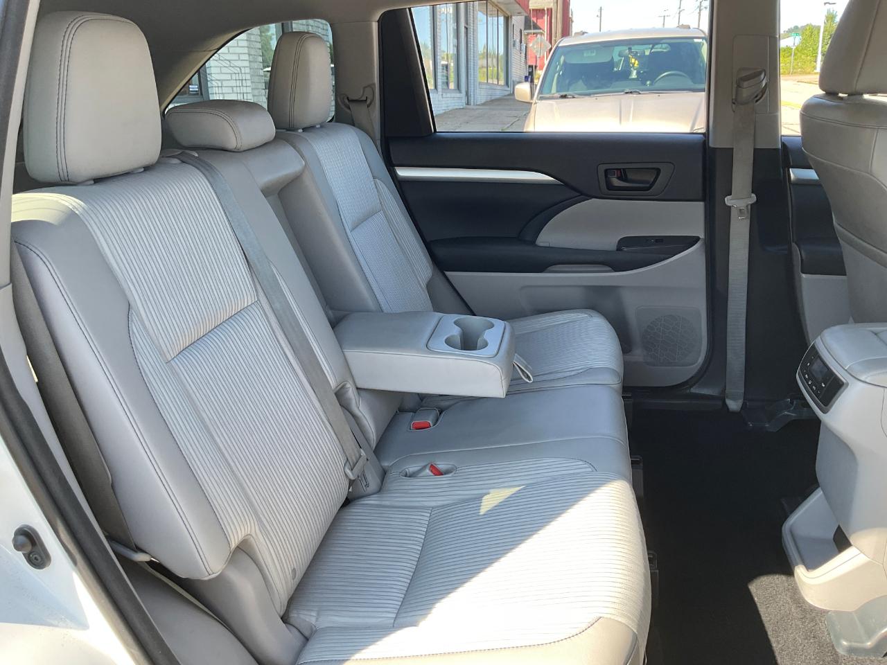 Toyota Highlander LE AWD V6 2015