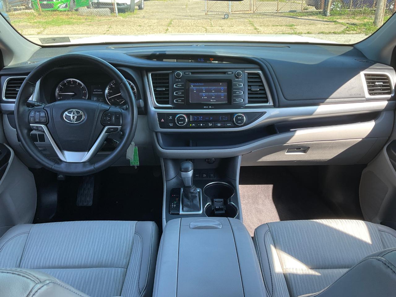 Toyota Highlander LE AWD V6 2015