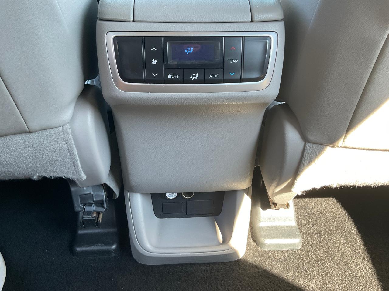 Toyota Highlander LE AWD V6 2015