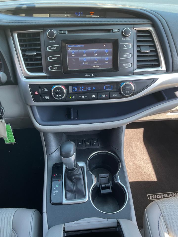 Toyota Highlander LE AWD V6 2015