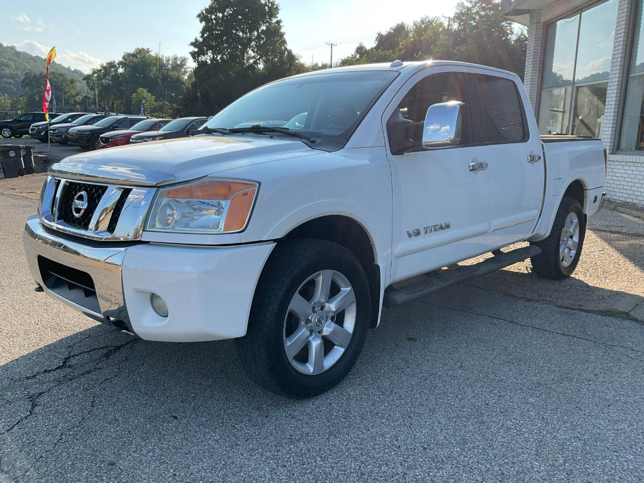 Nissan Titan S Crew Cab 4WD 2011