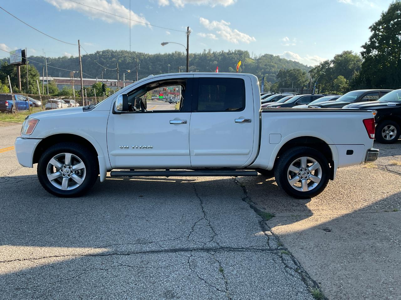 Nissan Titan S Crew Cab 4WD 2011