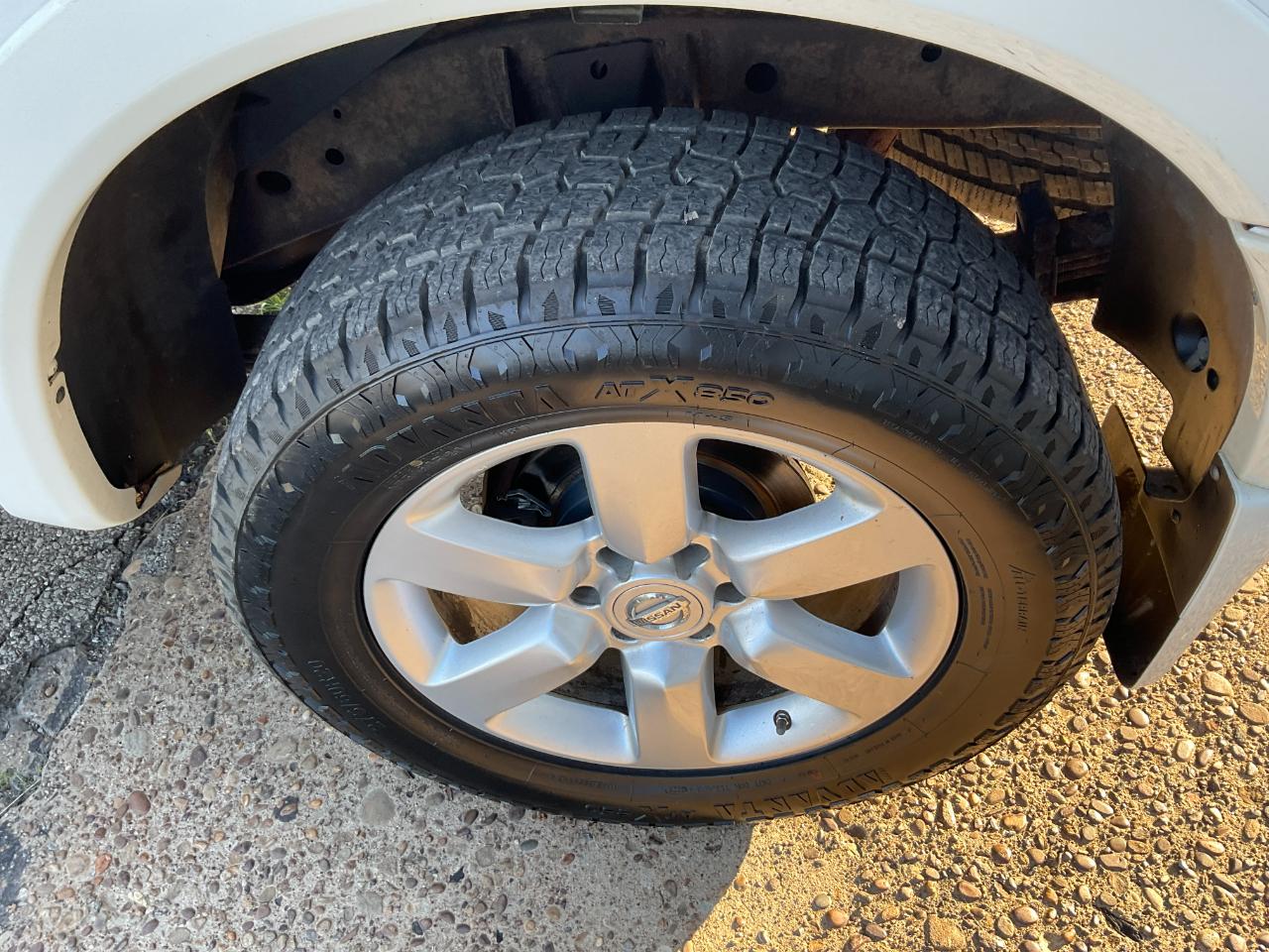 Nissan Titan S Crew Cab 4WD 2011