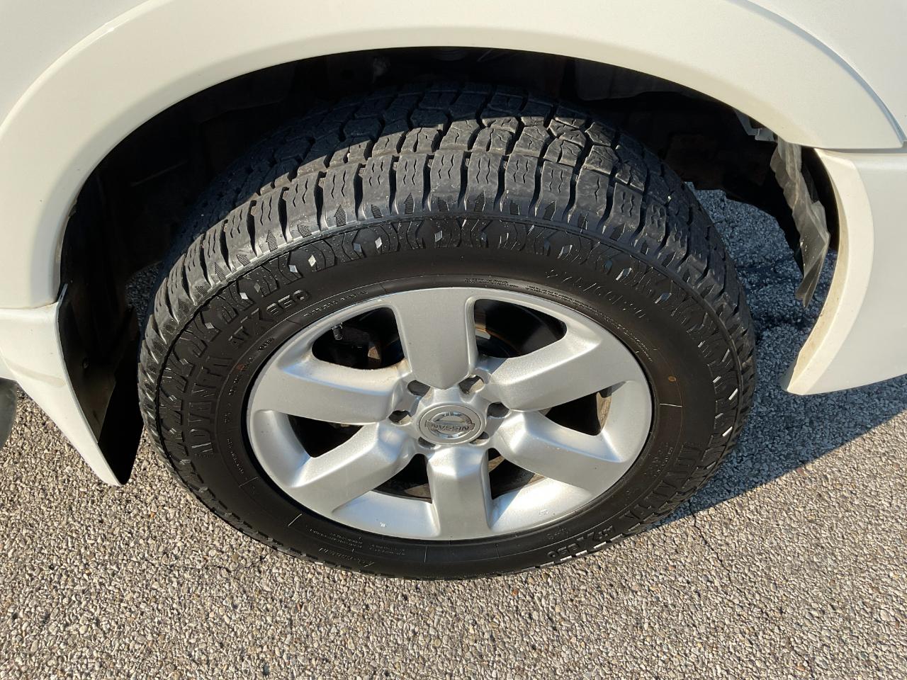 Nissan Titan S Crew Cab 4WD 2011
