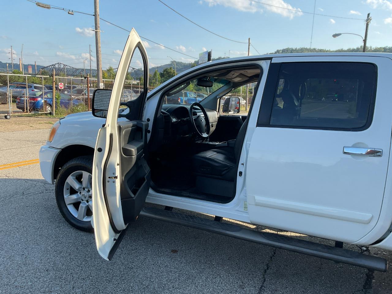 Nissan Titan S Crew Cab 4WD 2011