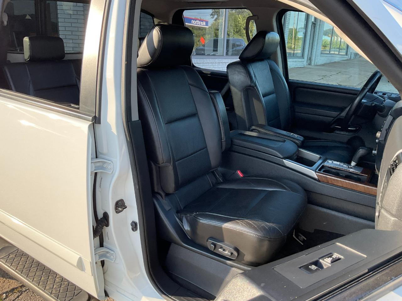 Nissan Titan S Crew Cab 4WD 2011