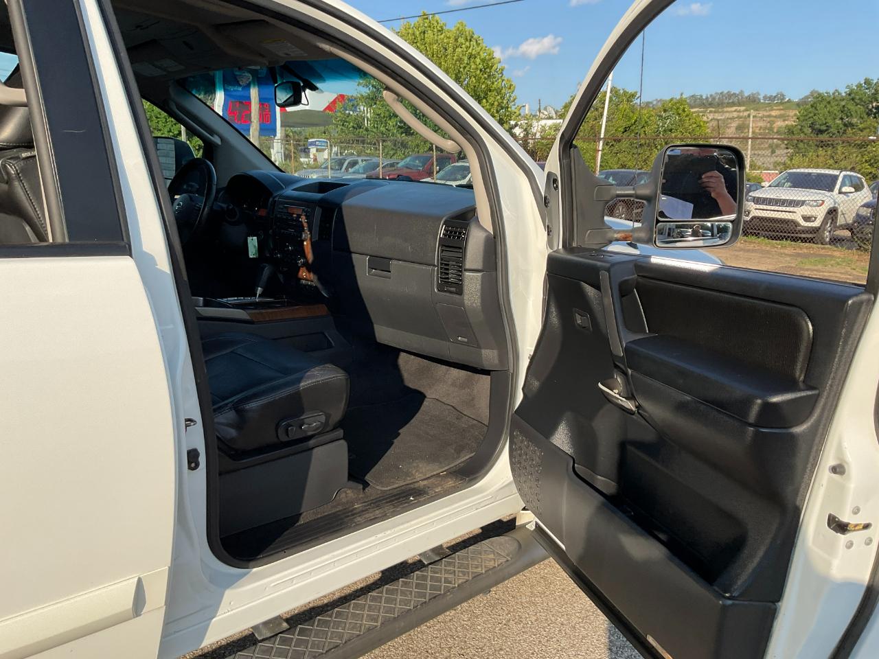 Nissan Titan S Crew Cab 4WD 2011