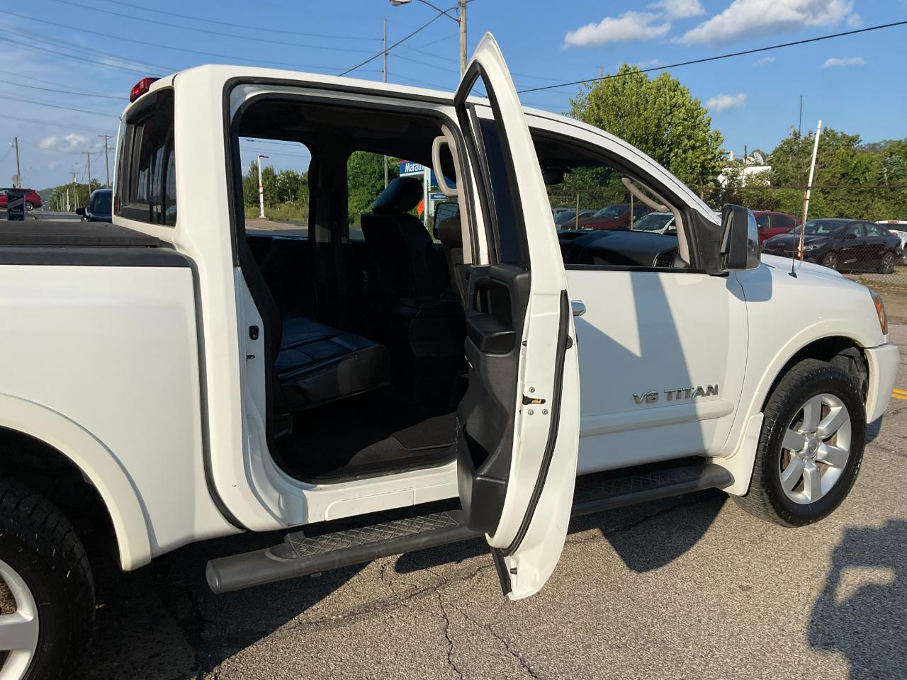 Nissan Titan S Crew Cab 4WD 2011