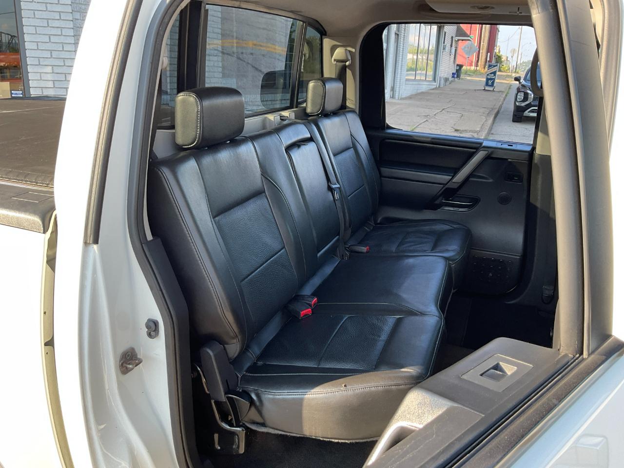 Nissan Titan S Crew Cab 4WD 2011