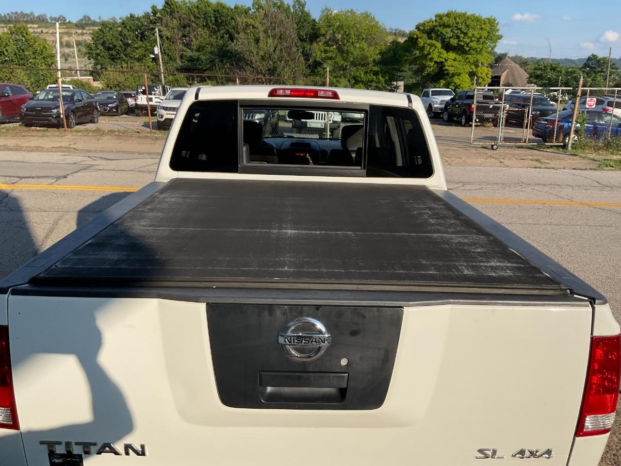 Nissan Titan S Crew Cab 4WD 2011
