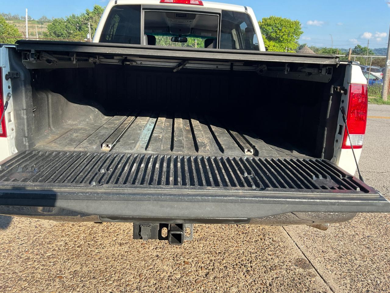 Nissan Titan S Crew Cab 4WD 2011