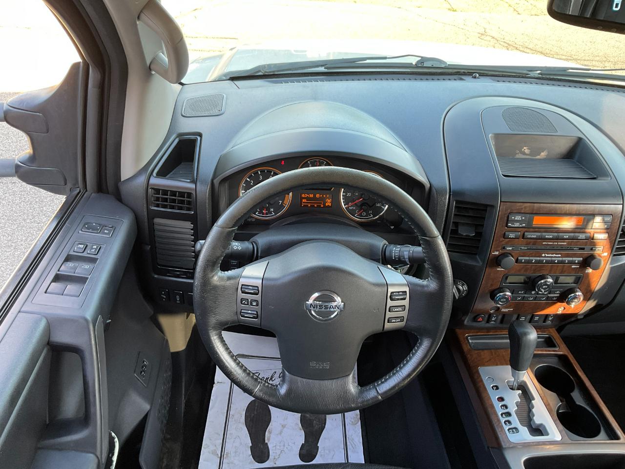Nissan Titan S Crew Cab 4WD 2011
