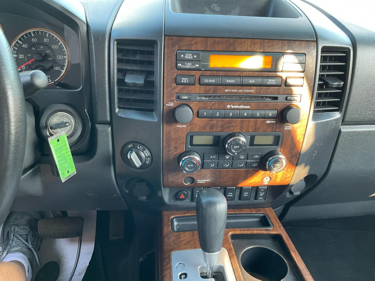 Nissan Titan S Crew Cab 4WD 2011