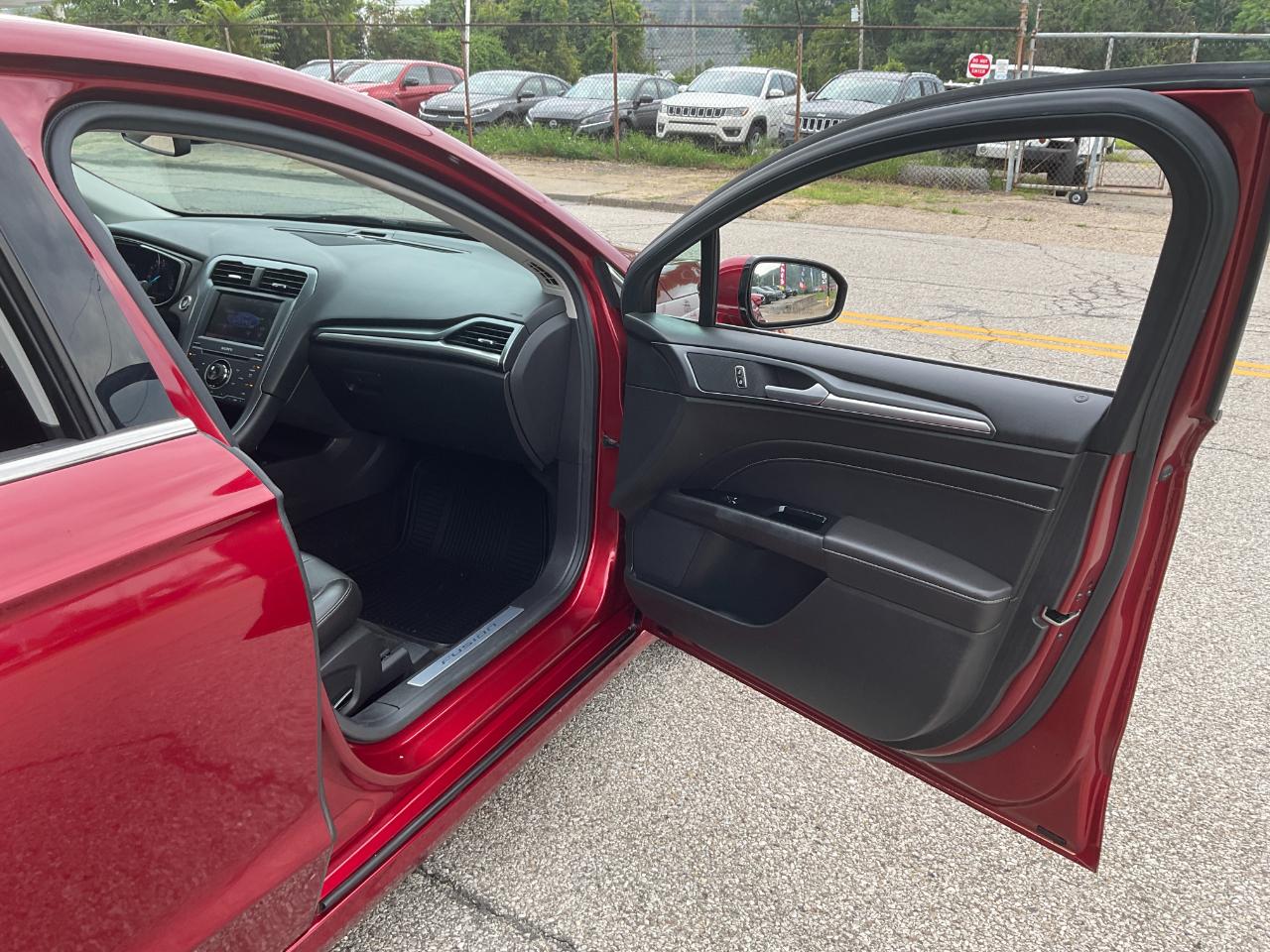 Ford Fusion Titanium AWD 2013