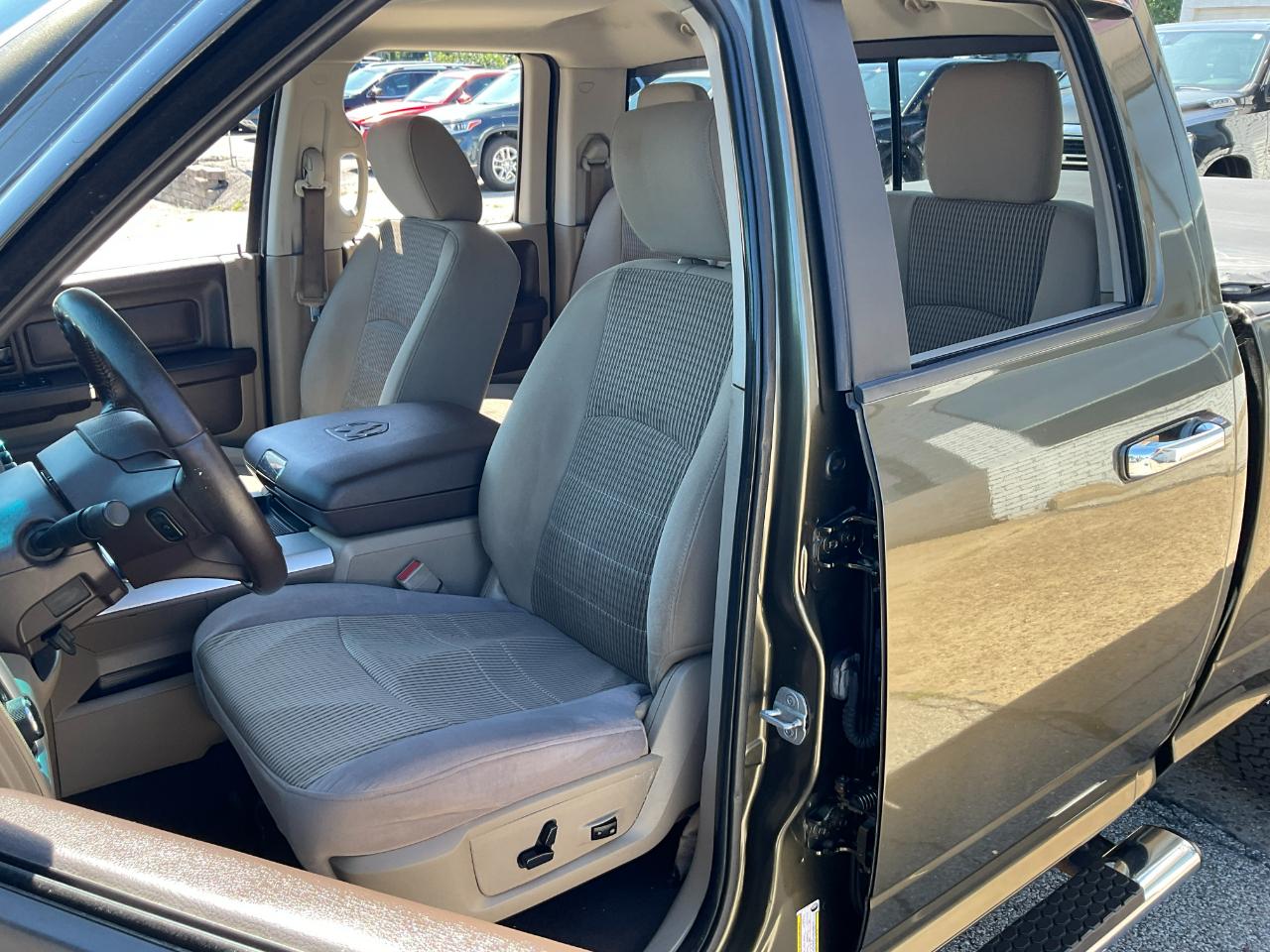 RAM 1500 SLT Quad Cab 4WD 2012