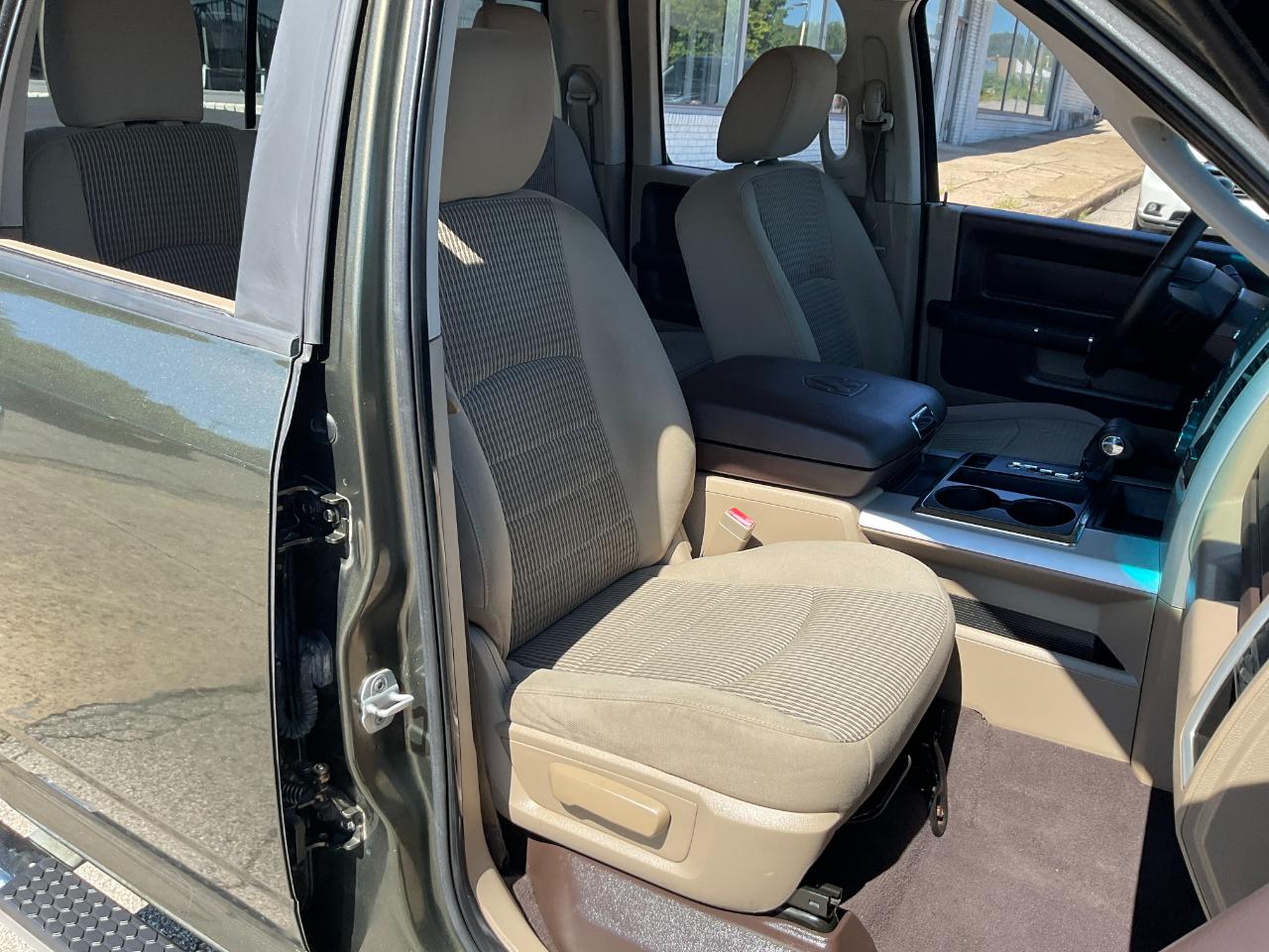 RAM 1500 SLT Quad Cab 4WD 2012