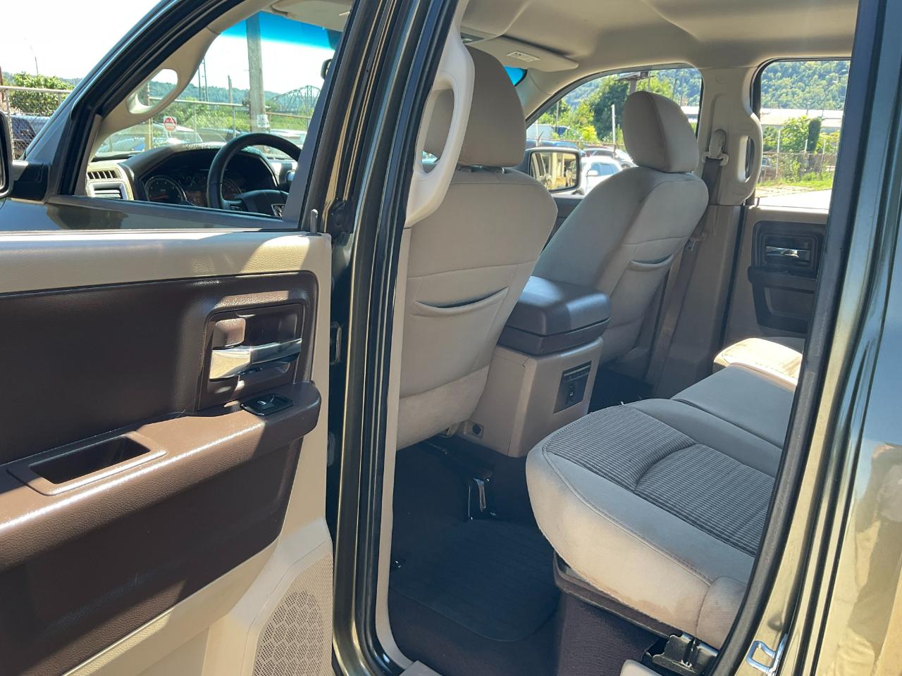 RAM 1500 SLT Quad Cab 4WD 2012