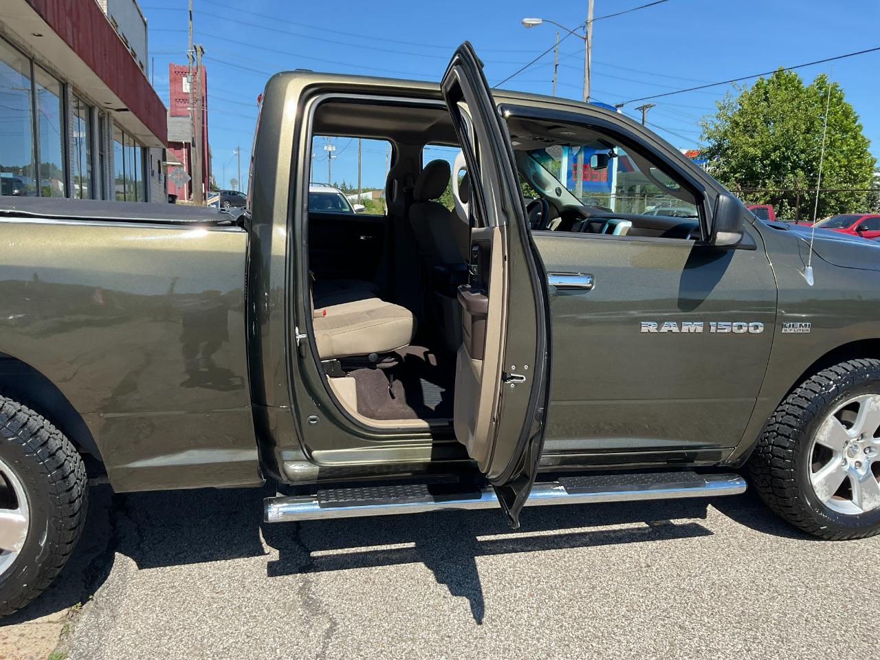 RAM 1500 SLT Quad Cab 4WD 2012