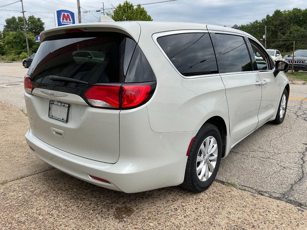 Chrysler Pacifica Touring 2017