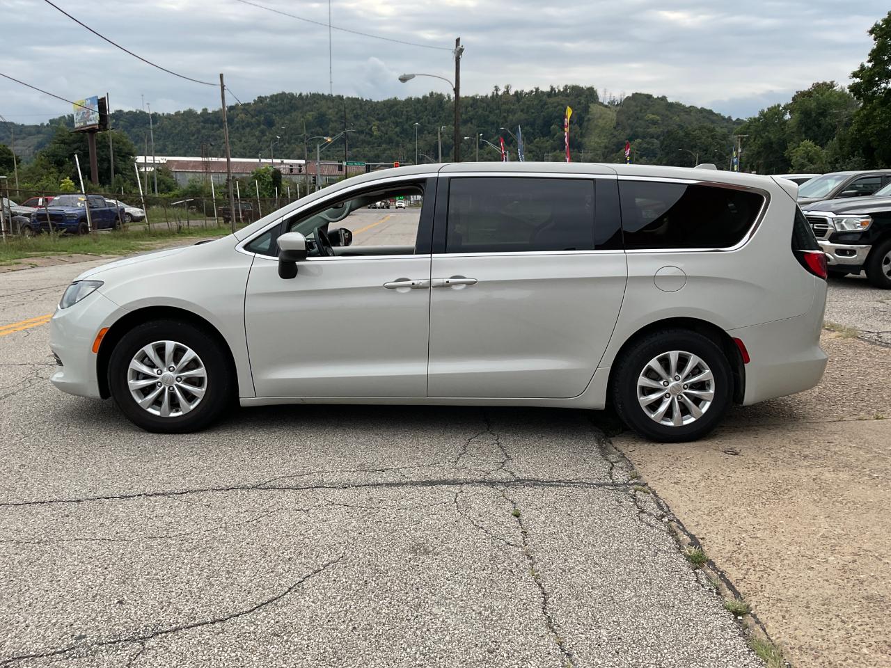 Chrysler Pacifica Touring 2017