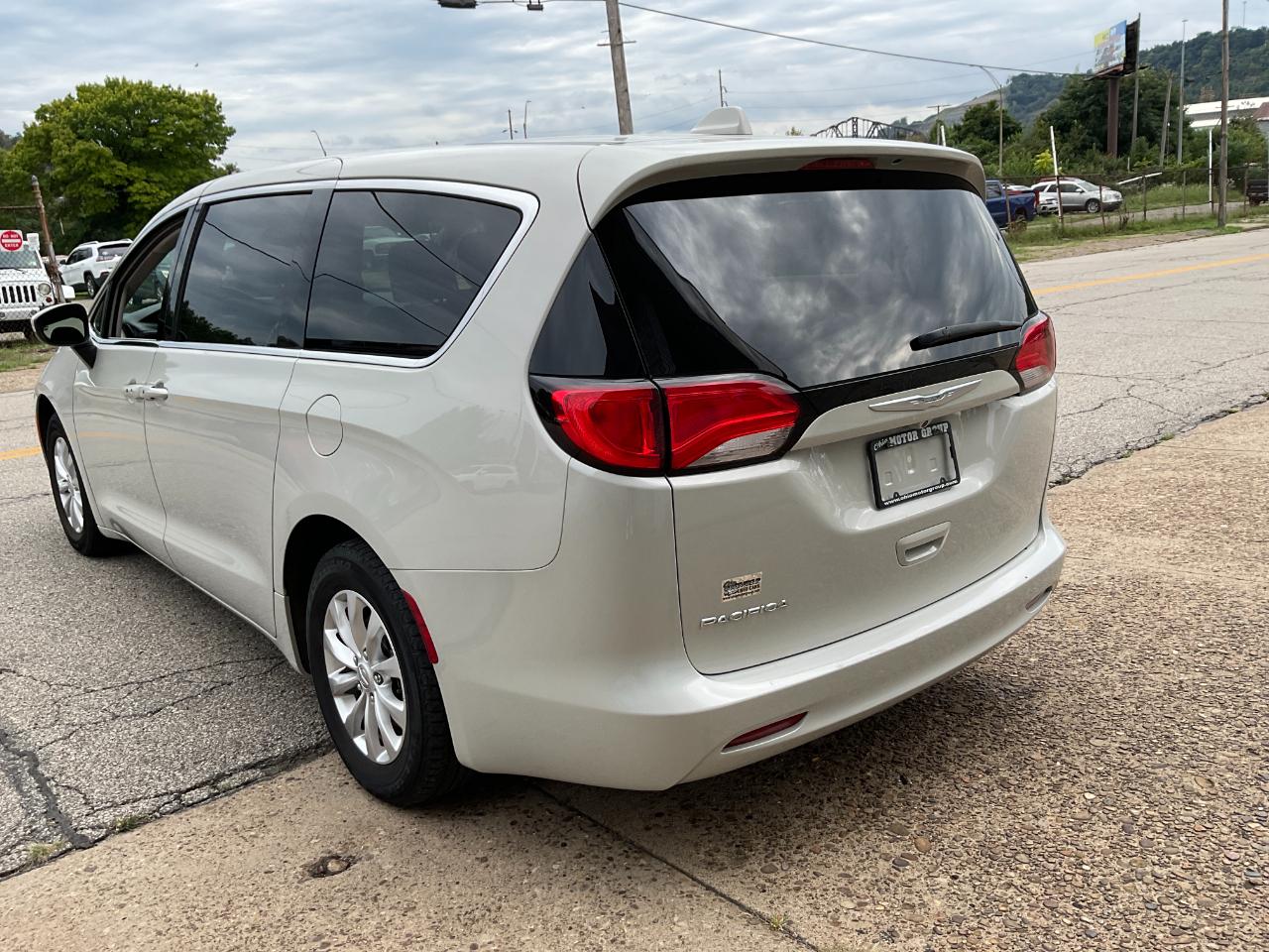 Chrysler Pacifica Touring 2017