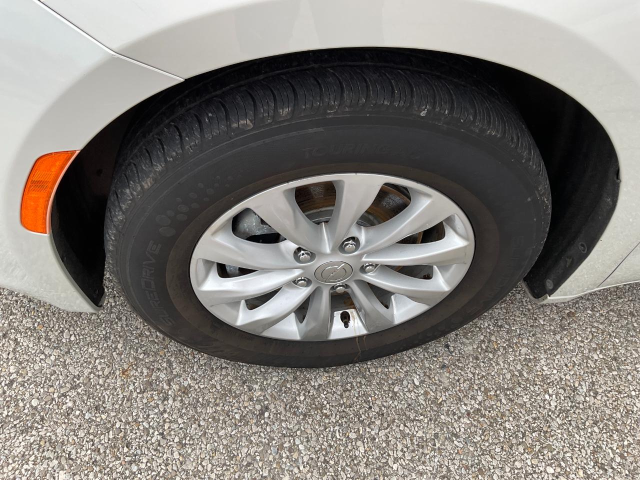 Chrysler Pacifica Touring 2017