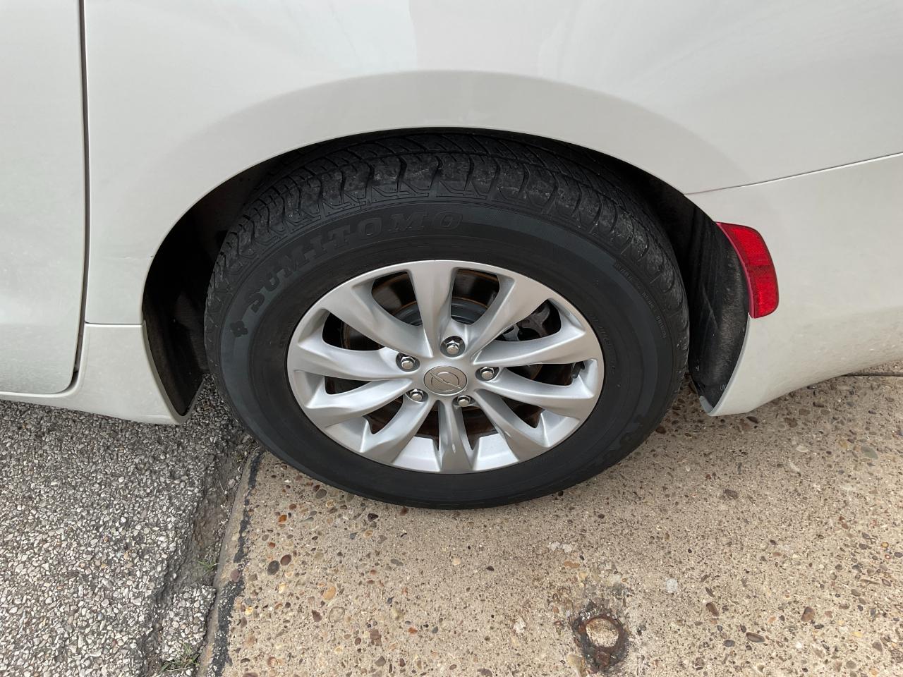Chrysler Pacifica Touring 2017