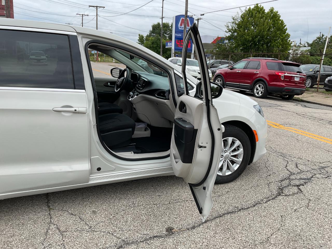 Chrysler Pacifica Touring 2017