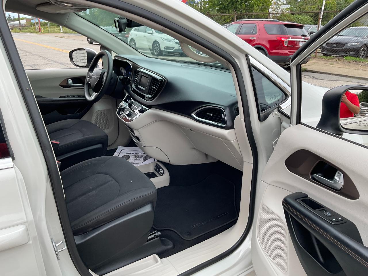 Chrysler Pacifica Touring 2017