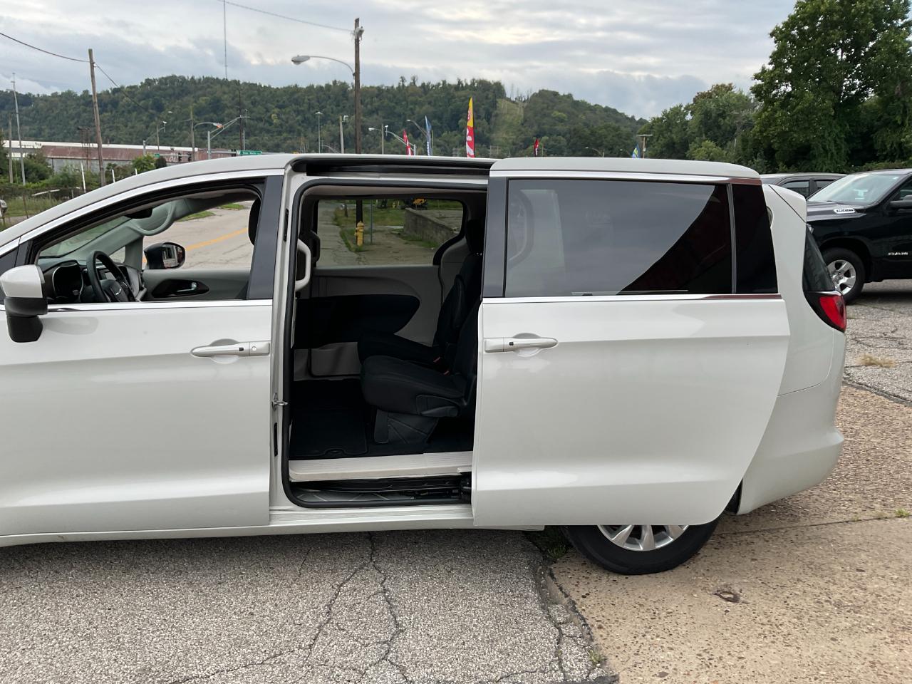 Chrysler Pacifica Touring 2017