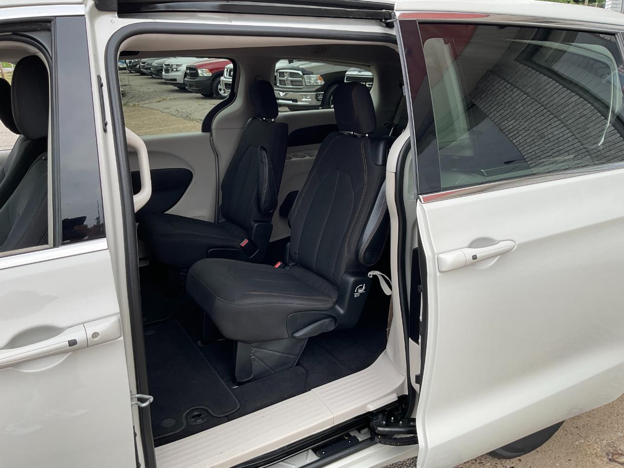 Chrysler Pacifica Touring 2017