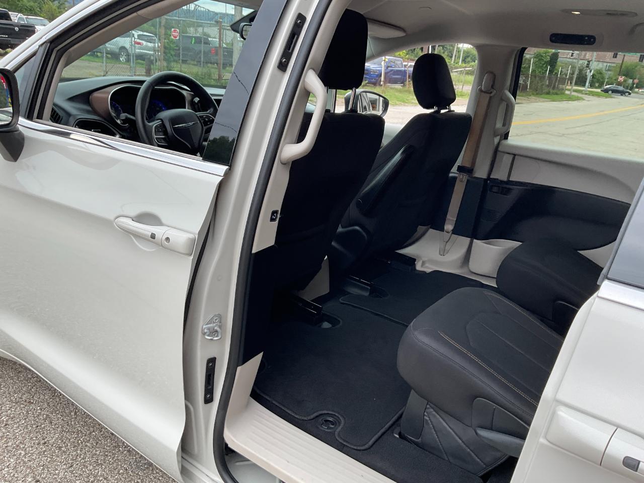 Chrysler Pacifica Touring 2017