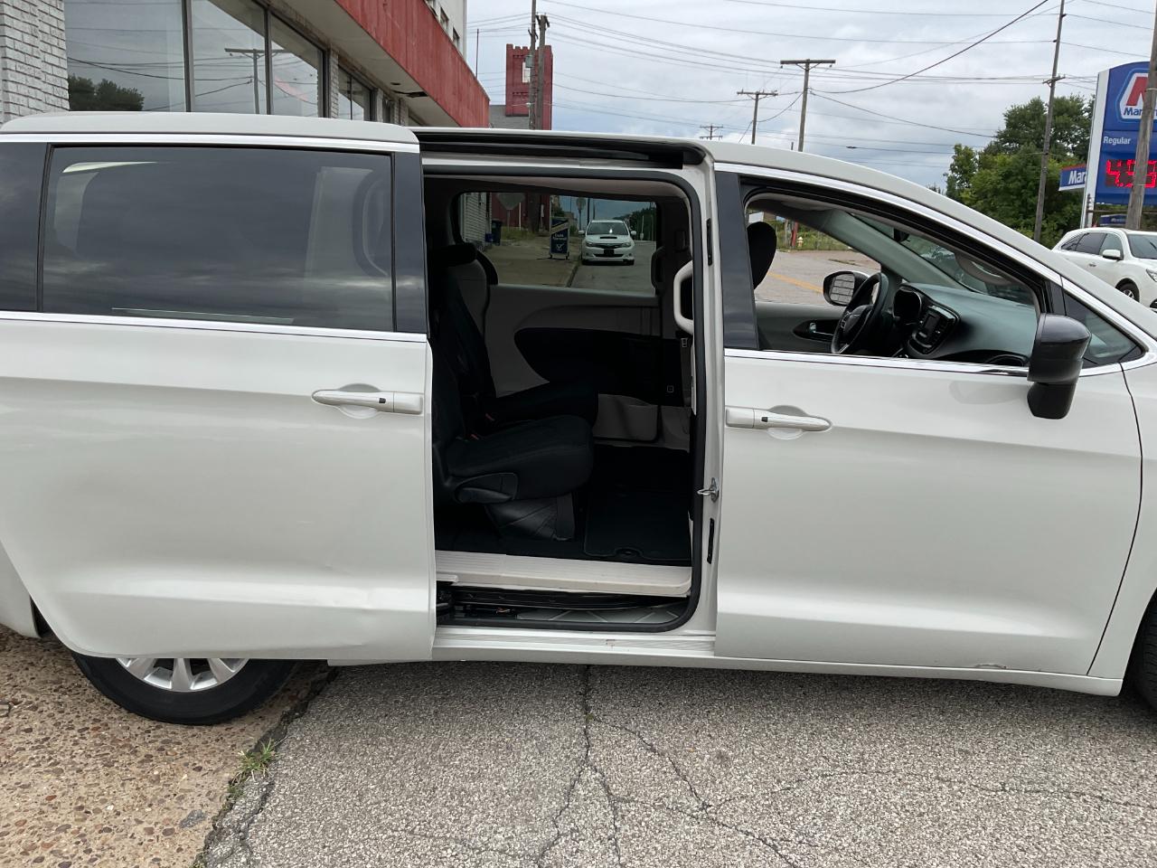 Chrysler Pacifica Touring 2017