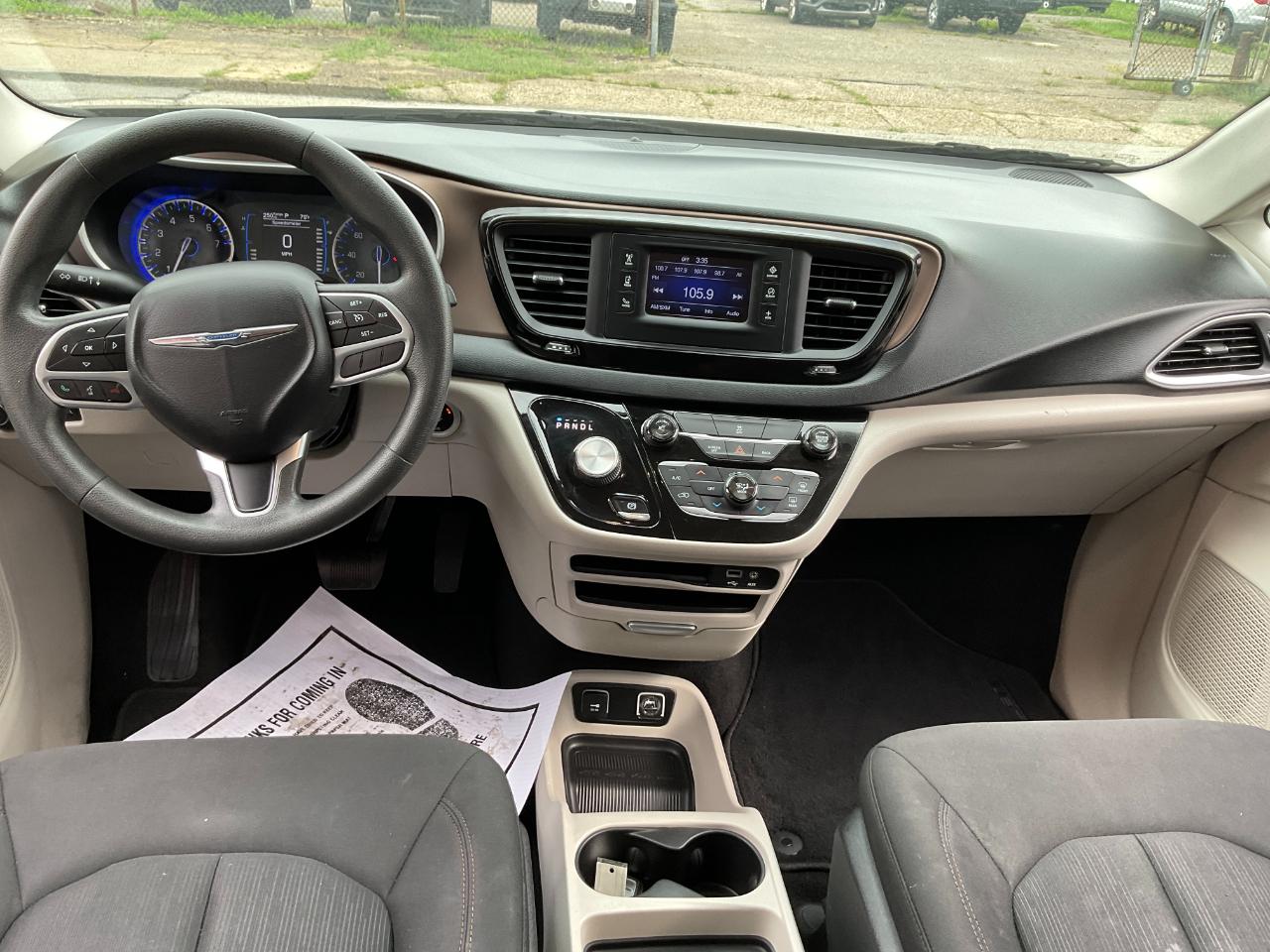Chrysler Pacifica Touring 2017