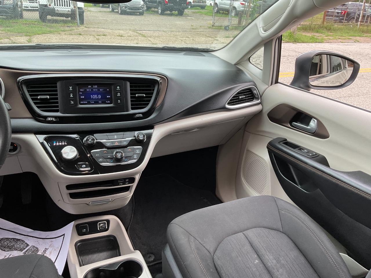 Chrysler Pacifica Touring 2017