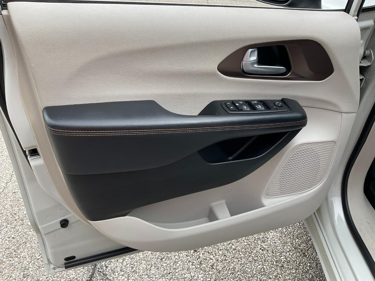 Chrysler Pacifica Touring 2017