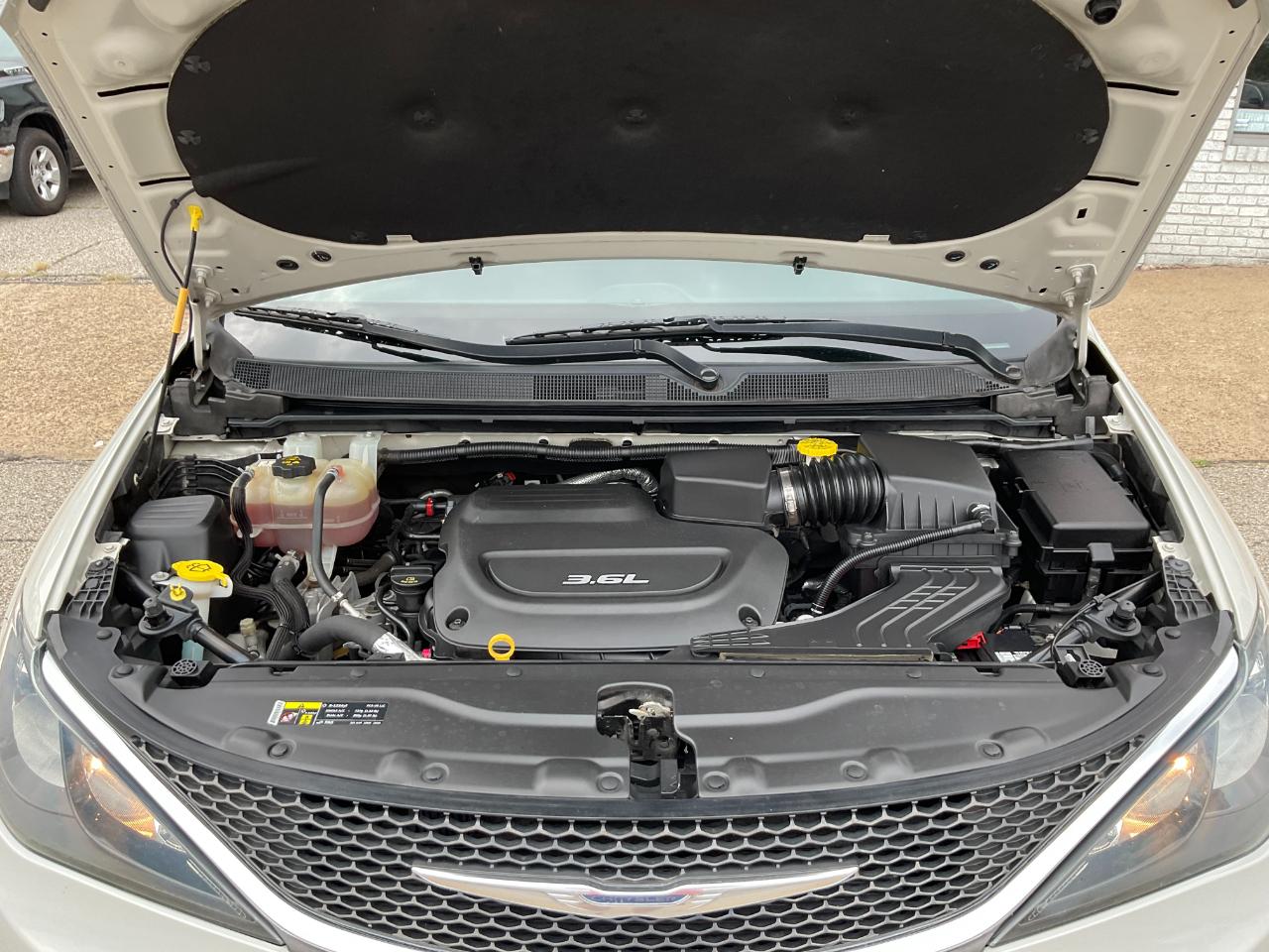 Chrysler Pacifica Touring 2017