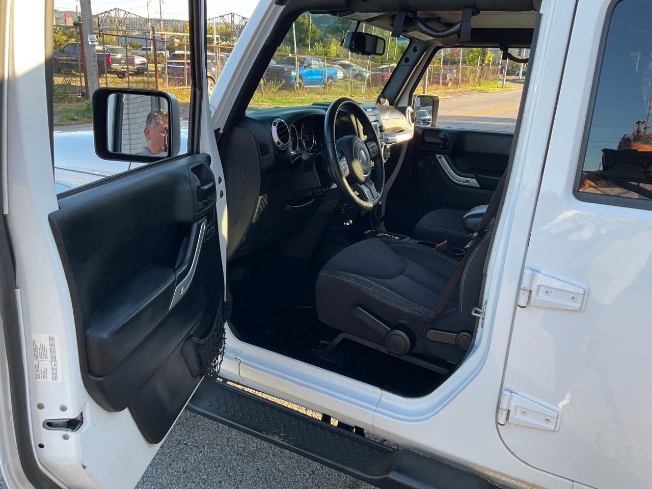 Jeep Wrangler Unlimited Sahara 4WD 2013