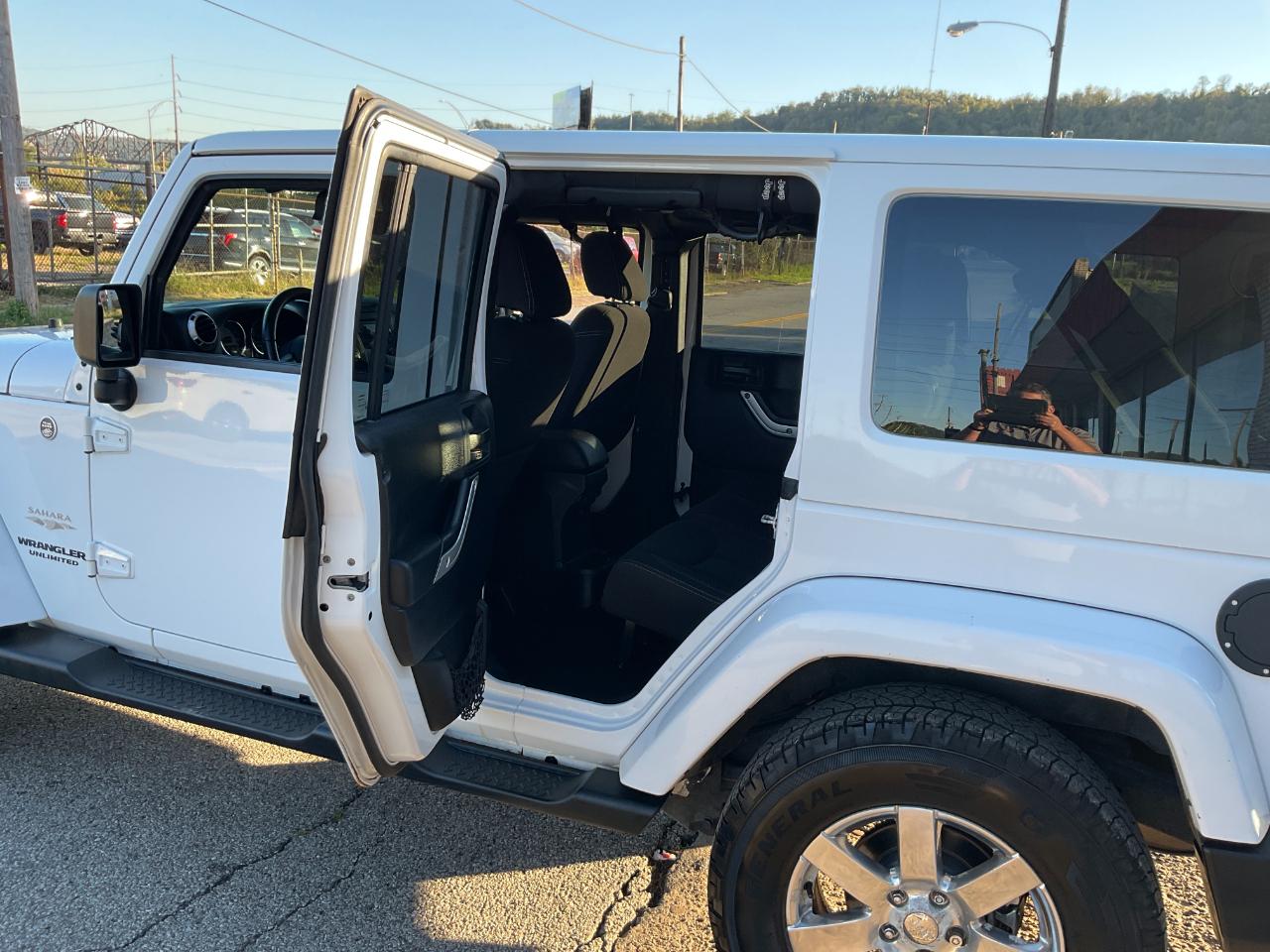 Jeep Wrangler Unlimited Sahara 4WD 2013
