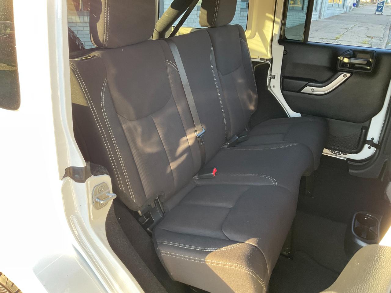 Jeep Wrangler Unlimited Sahara 4WD 2013