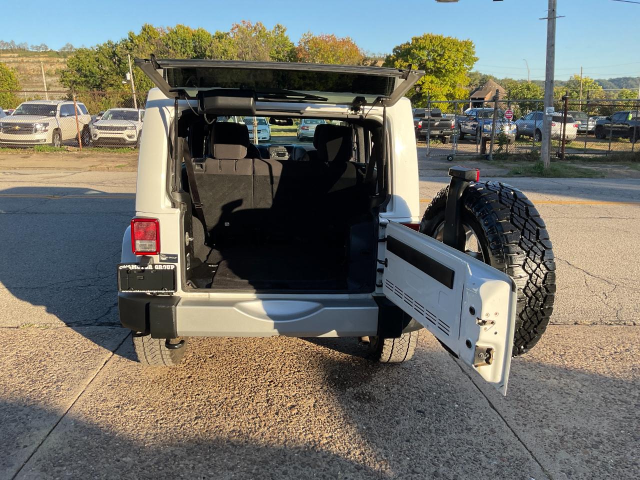 Jeep Wrangler Unlimited Sahara 4WD 2013