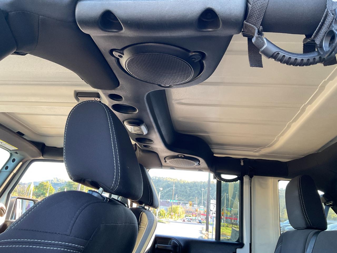 Jeep Wrangler Unlimited Sahara 4WD 2013